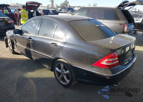 2006 Mercedes-Benz C 230 Sport z USA, uszkodzony, nr VIN WDBRF52H46A902643